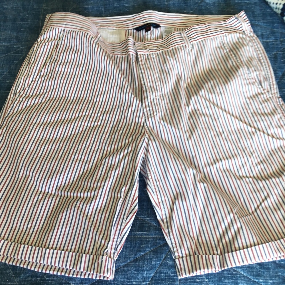 Men’s white with blue and red striped shorts. NWOT